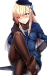  1girl ;) bangs blonde_hair blue_coat blush brown_gloves brown_scarf capelet closed_mouth eyebrows_visible_through_hair fate/grand_order fate_(series) flower foot_up gloves green_eyes hair_between_eyes hair_flower hair_ornament hand_on_hip hat highres legs_crossed long_hair long_sleeves looking_at_viewer one_eye_closed pantyhose reines_el-melloi_archisorte rose scarf sidelocks silly_(marinkomoe) simple_background sitting smile solo sweat tilted_headwear tsurime white_background 