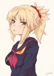  1girl artist_name black_shirt blonde_hair blush collarbone commentary cosplay darahan eyebrows_visible_through_hair fate/grand_order fate_(series) green_eyes hair_ornament hair_scrunchie kill_la_kill long_hair looking_at_viewer matoi_ryuuko matoi_ryuuko_(cosplay) mordred_(fate) mordred_(fate)_(all) red_scrunchie school_uniform scrunchie senketsu serafuku shirt simple_background solo upper_body upper_teeth white_background 