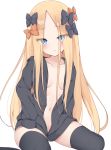  1girl abigail_williams_(fate/grand_order) bangs black_bow black_jacket black_legwear blonde_hair blue_eyes blush bow breasts center_opening closed_mouth collarbone fate/grand_order fate_(series) forehead hair_bow highres hood hooded_jacket jacket kamu_(geeenius) long_hair looking_at_viewer navel orange_bow parted_bangs simple_background sitting small_breasts solo thighhighs thighs wariza white_background 
