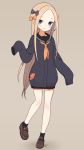 1girl :&gt; abigail_williams_(fate/grand_order) bangs bell_(oppore_coppore) black_bow black_cardigan black_legwear black_sailor_collar black_skirt blue_eyes blush bow brown_footwear cardigan closed_mouth commentary_request eighth_note fate/grand_order fate_(series) forehead full_body hair_bow head_tilt highres light_brown_hair loafers long_hair long_sleeves looking_at_viewer musical_note neckerchief orange_bow orange_neckwear parted_bangs pleated_skirt polka_dot polka_dot_bow sailor_collar shoes skirt sleeves_past_fingers sleeves_past_wrists socks solo standing standing_on_one_leg stuffed_animal stuffed_toy teddy_bear very_long_hair 