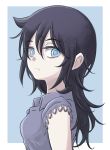  1girl black_hair blue_background blue_eyes casual commentary_request from_side frown highres kuroki_tomoko long_hair looking_at_viewer short_sleeves solo watashi_ga_motenai_no_wa_dou_kangaetemo_omaera_ga_warui! zatou_(kirsakizato) 