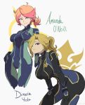  2girls amanda_o&#039;neill blonde_hair bodysuit breasts brown_eyes character_name cosplay dimaria_yesta fairy_tail feet_out_of_frame green_eyes hair_over_one_eye highres large_breasts leaning_forward little_witch_academia looking_at_viewer medium_breasts metroid multicolored_hair multiple_girls omiza_somi orange_hair ponytail red_hair samus_aran samus_aran_(cosplay) short_hair skin_tight smile two-tone_hair zero_suit 