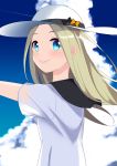 1girl abigail_williams_(fate/grand_order) bangs black_bow black_sailor_collar blue_eyes blue_sky blush bow closed_mouth cloud cloudy_sky commentary_request day eyebrows_visible_through_hair fate/grand_order fate_(series) forehead hat hat_bow highres kogyokuapple light_brown_hair long_hair looking_at_viewer looking_to_the_side orange_bow outdoors outstretched_arm parted_bangs sailor_collar shirt short_sleeves sky smile solo sun_hat upper_body white_headwear white_shirt 