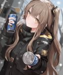  1girl absurdres bangs black_coat black_gloves blush breath brown_eyes brown_hair can closed_eyes commentary dutch_angle eyebrows_visible_through_hair fingerless_gloves girls_frontline gloves highres holding holding_can hood hood_down hooded_coat long_hair long_sleeves looking_at_viewer one_side_up outdoors pn_pixi sidelocks smile snowing soda_can solo ump45_(girls_frontline) upper_body winter yellow_eyes 