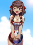  1girl ;d ball bangs beachball bikini blue_sky breasts brown_eyes brown_hair cleavage cloud cloudy_sky commentary_request cowboy_shot day emblem eyebrows_visible_through_hair girls_und_panzer headband holding holding_ball kondou_taeko looking_at_viewer medium_breasts medium_hair multi-strapped_bikini one_eye_closed ooarai_(emblem) oosaka_kanagawa open_mouth outdoors print_bikini red_bikini red_headband sky smile solo standing swimsuit wet 