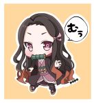  1girl artist_name bamboo bangs bit_gag black_hair blush brown_hair checkered chibi commentary_request forehead full_body gag hair_ribbon japanese_clothes kamado_nezuko kimetsu_no_yaiba kimono long_hair long_sleeves looking_at_viewer mouth_hold multicolored_hair obi open_clothes orange_background outline parted_bangs pink_kimono pink_ribbon popo_(popopuri) red_eyes ribbon sash solo speech_bubble translation_request two-tone_hair v-shaped_eyebrows very_long_hair white_outline wide_sleeves 
