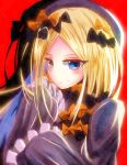  1girl abigail_williams_(fate/grand_order) bangs black_bow blonde_hair blue_eyes bow closed_mouth fate/grand_order fate_(series) floating_hair frilled_sleeves frills hair_bow highres long_hair multiple_hair_bows orange_bow parted_bangs red_background shadow sleeves_past_fingers sleeves_past_wrists solo toratora789 upper_body 