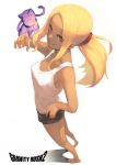  1girl absurdres animal barefoot black_cat blonde_hair cat dark_skin dusty_(gravity_daze) gravity_daze gravity_daze_2 highres jhc_kai kitten_(gravity_daze) long_hair looking_at_viewer ponytail red_eyes shirt shorts simple_background smile solo white_background 