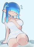  1girl :3 arm_between_breasts arm_support bathing between_breasts blue_background blue_hair blunt_bangs blush breasts closed_mouth commentary_request cowboy_shot facing_viewer freckles hair_over_eyes hekoningyou_(waraningyou) highres inkling inkling_girl inkling_player_character large_breasts long_hair naked_towel notice_lines onsen pointy_ears ponytail rock sidelocks solo splatoon_(series) steam sweat tentacle_hair towel water 