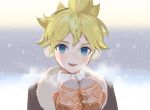  1boy blonde_hair blue_eyes brown_coat coat earmuffs fur-trimmed_coat fur_trim hands_together hands_up kagamine_len looking_at_viewer male_focus mittens naoko_(naonocoto) open_mouth orange_mittens outdoors smile snowing spiked_hair upper_body visible_air vocaloid 