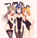  3girls animal_ears bangs bare_shoulders black_legwear blue_eyes blue_hair bow bowtie breasts bunny_ears bunny_girl bunnysuit cleavage detached_collar fake_animal_ears green_bow grey_hair hair_between_eyes hair_bow hoshisakura_(starblossom) kousaka_honoka leotard long_hair looking_at_viewer love_live! love_live!_school_idol_project minami_kotori multiple_girls one_side_up open_mouth orange_hair pantyhose sandwiched simple_background smile sonoda_umi thighhighs wrist_cuffs yellow_eyes 