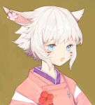  1girl animal_ears bangs blue_eyes blush cat_ears ear_piercing ears_down fang final_fantasy final_fantasy_xiv flower hair_flower hair_ornament japanese_clothes kimono looking_at_viewer miqo&#039;te open_mouth piercing pink_flower pink_kimono red_flower rosette_(yankaixuan) short_hair simple_background solo upper_body whisker_markings yellow_background 