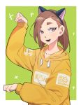  animal_ears brown_eyes brown_hair cat_ears eizouken_ni_wa_te_wo_dasu_na! fake_animal_ears green_background hair_strand highres hood hoodie looking_at_viewer medium_hair mizusaki_tsubame paw_pose simple_background smile sparkle takao_(88499191) 