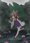  :o blonde_hair eyes frog full_body hair_ribbon hat highres leaf_umbrella lily_pad miruki moriya_suwako rain ribbon running short_hair solo thighhighs touhou umbrella white_legwear yellow_eyes zettai_ryouiki 