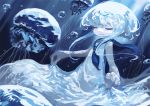  air_bubble androgynous blue_theme bubble closed_eyes jellyfish jellyfish_girl monster_girl original sidelocks skirt_hold solo sunlight tekitoamt_(amati) underwater 