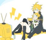  1boy 1girl bangs black_jacket black_legwear blonde_hair blue_eyes blush commentary green_shirt hair_ornament hairclip handheld_game_console head_on_head headphones holding_handheld_game_console jacket kagamine_len kagamine_rin kneehighs neckerchief open_mouth project_diva_(series) receiver_(module) rimocon_(vocaloid) shirt sitting sitting_on_lap sitting_on_person smile suzumi_(fallxalice) swept_bangs television transmitter_(module) vocaloid 