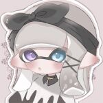 1girl :o black_bow black_choker black_hairband blue_eyes blush bow bow_hairband choker commentary grey_background grey_hair hair_bow hairband heterochromia highres inkling inkling_girl inkling_player_character long_hair looking_at_viewer pointy_ears purple_eyes sh_f0y simple_background solo splatoon_(series) symbol-only_commentary tentacle_hair upper_body 
