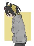  1boy black_hair closed_mouth from_side grey_hoodie hairband highres hood hood_down hoodie kieran_(pokemon) long_sleeves male_focus mole mole_on_neck multicolored_hair pokemon pokemon_sv profile red_hair simple_background solo two-tone_background wayapokesgr yellow_eyes yellow_hairband 