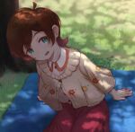  1girl ahoge brown_hair capelet cowboy_shot dappled_sunlight dot_nose flipped_hair grass green_eyes hands_on_ground highres idolmaster idolmaster_million_live! idolmaster_million_live!_theater_days kinoshita_hinata looking_at_viewer official_alternate_costume open_mouth parted_bangs red_skirt shade shirafu_ne shirt short_hair sidelocks sitting skirt solo sunlight tree tree_shade white_shirt 