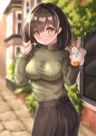  1girl arknights black_hair black_skirt breasts commentary_request cowboy_shot cup disposable_cup drinking_straw grey_sweater hands_up highres holding holding_cup large_breasts looking_at_viewer magallan_(arknights) multicolored_hair outdoors ribbed_sweater short_hair skirt smile solo standing streaked_hair sweater turtleneck turtleneck_sweater yellow_eyes yuetsu 