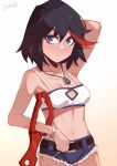  1girl :&lt; arm_behind_head arm_up bandeau belt black_hair blue_eyes blue_shorts blush bracelet breasts collarbone commentary cosplay cutoffs darahan english_commentary fate/apocrypha fate/grand_order fate_(series) jewelry kill_la_kill matoi_ryuuko micro_shorts midriff mordred_(fate) mordred_(fate)_(all) mordred_(fate)_(cosplay) multicolored_hair navel necklace pendant planted_weapon red_hair scissor_blade shorts signature small_breasts solo spaghetti_strap streaked_hair symbol-shaped_pupils weapon white_background 