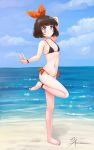  1girl ankle_strap aposine arm_up bangs bare_shoulders barefoot beach bikini black_bikini blue_eyes blue_sky blunt_bangs blush blush_stickers bob_cut bow breasts cloud collarbone commentary day eyebrows_visible_through_hair full_body hair_bow highres horizon leg_up looking_at_viewer navel ocean orange_bikini original outdoors ribbon short_hair side-tie_bikini signature sky small_breasts smile solo standing standing_on_one_leg stomach swimsuit v water wristband 