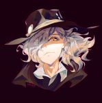  1boy absurdres black_background black_headwear collared_shirt edmond_dantes_(fate/grand_order) fate/grand_order fate_(series) formal hat highres looking_at_viewer male_focus medium_hair one_eye_covered shirt signature silver_hair simple_background smile solo white_shirt wine_poetry wing_collar yellow_eyes 