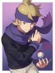  1boy black_sweater blonde_hair border closed_mouth commentary gym_leader hand_up headband highres long_sleeves male_focus matsuba_(pokemon) outside_border pants poke_ball poke_ball_(basic) pokemon pokemon_(game) pokemon_hgss purple_eyes purple_headband purple_scarf sayshownen scarf smile solo sweater tareme white_pants 