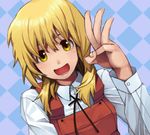  blonde_hair checkered checkered_background face goe hidamari_sketch miyako school_uniform smile solo yellow_eyes 