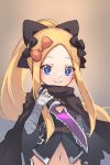  1girl abigail_williams_(fate/grand_order) bangs black_bow blonde_hair blue_eyes blush bow breasts cloak closed_mouth cosplay dagger fate/apocrypha fate/grand_order fate_(series) forehead highres holding holding_dagger holding_weapon jack_the_ripper_(fate/apocrypha) jack_the_ripper_(fate/apocrypha)_(cosplay) long_hair looking_at_viewer miya_(miyaruta) multiple_bows orange_bow parted_bangs ponytail sidelocks small_breasts smile weapon 