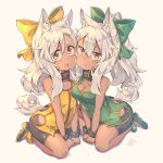  2girls animal_ear_fluff animal_ears beige_background black_collar black_footwear bow breasts cleavage closed_mouth collar commentary_request dark_skin eyebrows_visible_through_hair fang full_body green_bow hair_between_eyes hair_bow kuromiya looking_at_viewer medium_breasts multiple_girls open_mouth original red_eyes shoes simple_background sitting wariza white_hair yellow_bow 