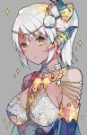  1girl :o armlet bangs bare_shoulders breasts brown_background dark_skin detached_sleeves earrings eyebrows_visible_through_hair floral_print flower gem hair_flower hair_ornament head_chain hiyunagi horns jewelry looking_at_viewer medium_breasts monster_hunter monster_hunter:_world necklace original ponytail shiny shiny_hair short_hair short_ponytail sidelocks silver_hair simple_background solo sparkle swept_bangs upper_body white_flower yellow_eyes 