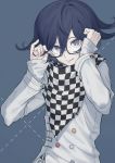  1boy absurdres adjusting_eyewear bangs bespectacled black_hair blue_background checkered checkered_scarf commentary_request danganronpa glasses hair_between_eyes hands_up highres jacket long_sleeves looking_at_viewer male_focus new_danganronpa_v3 ouma_kokichi purple_background purple_eyes scarf simple_background smile solo straitjacket ttegi upper_body white_jacket 