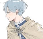  1boy blue_hair blue_jacket brown_cape cape closed_mouth commentary green_eyes highres himmel_(sousou_no_frieren) jacket looking_at_viewer male_focus mole mole_under_eye short_hair simple_background smile solo sousou_no_frieren u0oouo upper_body white_background 