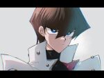  1boy black_shirt blue_eyes brown_hair coat fk_0046 glint grey_background highres kaiba_seto male_focus medium_hair shirt solo upper_body white_coat yu-gi-oh! yu-gi-oh!_duel_monsters 