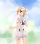  1girl bangs baseball_uniform belt black_belt blonde_hair blue_eyes blue_sky blurry blurry_background commentary_request day emblem eyebrows_visible_through_hair from_behind highres ikeda_jun_(mizutamari) kawaguchi_yoshino looking_at_viewer looking_back open_mouth outdoors partial_commentary shirt short_hair short_shorts short_sleeves short_twintails shorts sky smile solo sportswear standing tamayomi twintails white_shirt white_shorts 