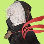  1boy black_coat coat colored_skin eyeshadow fate/grand_order fate_(series) green_background green_eyes hair_over_one_eye highres hood hood_up karna_(santa)_(fate) light_smile looking_at_viewer makeup male_focus pink_hair short_hair solo surume_(su1193) tsurime upper_body white_hair white_skin 