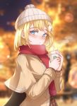  1girl :o absurdres bangs beanie beige_coat beige_headwear blonde_hair blue_eyes blurry blurry_background blush brown_skirt coat coffee_cup cup disposable_cup eyebrows_visible_through_hair hair_ornament hat highres holding holding_cup hololive hololive_english light_particles lights long_sleeves medium_hair monocle monocle_hair_ornament night open_mouth outdoors plaid plaid_skirt product_placement red_scarf scarf skirt solo starbucks steam tfqr upper_body virtual_youtuber watson_amelia 