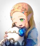 1girl :d blonde_hair blue_shirt gradient gradient_background green_eyes grey_background hair_ornament hairclip happy highres holding hyrule_warriors:_age_of_calamity juliet_sleeves lliixxxxyy long_hair long_sleeves lower_teeth object_hug one_eye_closed open_mouth pointy_ears princess_zelda puffy_sleeves robot shirt smile terrako the_legend_of_zelda the_legend_of_zelda:_breath_of_the_wild 