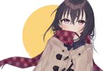  1girl argyle argyle_scarf bangs black_hair black_sweater blush brown_jacket closed_mouth commentary_request diagonal_stripes eyebrows_visible_through_hair fujiwara_hajime hair_between_eyes hand_up hood hood_down hooded_jacket idolmaster idolmaster_cinderella_girls jacket long_hair long_sleeves looking_away looking_up minamiya_mia red_eyes red_scarf ribbed_sweater scarf sleeves_past_wrists smile solo striped striped_background sweater twitter_username two-tone_background unmoving_pattern white_background yellow_background 