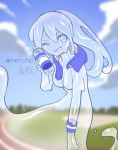  1girl akira_(meltyhip) blue_sky blurry blurry_background bottle colored_sclera colored_skin day depth_of_field grey_eyes grey_hair grey_sclera grey_skin grin hair_between_eyes hand_up highres holding holding_bottle long_hair looking_at_viewer monster_girl one_eye_closed original outdoors ponytail signature sky slime_girl smile solo standing tentacle_hair towel towel_around_neck transparent_skin twitter_username water_bottle wristband 