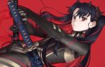  1girl black_hair bodysuit fate/grand_order fate_(series) highres horns ishtar_(fate)_(all) katana kouzuki_kei long_hair looking_at_viewer red_background red_eyes red_hair sheath sheathed simple_background solo space_ishtar_(fate) sword weapon 