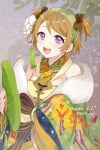  1girl :d bangs bare_shoulders bow brown_bow brown_hair commentary_request dated eyebrows_visible_through_hair fan folding_fan fur-trimmed_kimono fur_trim green_hairband green_kimono hair_bow hairband happy_birthday highres holding holding_fan japanese_clothes kimono koizumi_hanayo leafwow looking_at_viewer love_live! love_live!_school_idol_project off_shoulder open_mouth purple_eyes short_hair smile solo striped striped_hairband swept_bangs two_side_up upper_teeth 