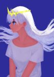  1girl bangs blue_background blue_eyes crown highres long_hair original profile shirt short_sleeves simple_background solo tongue tongue_out upper_body white_hair white_shirt window1228 