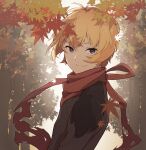  1boy ahoge autumn_leaves billy_the_kid_(fate) black_eyes blonde_hair brown_shirt eyebrows fate/grand_order fate_(series) highres leaves_in_wind long_sleeves looking_at_viewer male_focus outdoors red_scarf scarf shirt short_hair smile solo sunlight tattered_scarf thunderstriker tree upper_body 