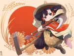  1girl bangs black_hair brown_background brown_footwear brown_headwear closed_mouth commentary_request full_body hair_rings hakama_pants hat highres hoe holding japanese_clothes kimono kuro_kosyou long_sleeves looking_at_viewer pants purple_pants red_background red_eyes red_kimono rice_hat sakuna-hime sickle smile solo tensui_no_sakuna-hime thick_eyebrows two-tone_background v-shaped_eyebrows wide_sleeves 