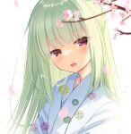  1girl bangs blurry blurry_foreground cariboy commentary_request depth_of_field eyebrows_visible_through_hair floral_print flower green_hair highres japanese_clothes kimono long_hair looking_at_viewer murasame_(senren) open_mouth petals pink_flower print_kimono red_eyes senren_banka solo tree_branch upper_body white_kimono 