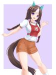  1girl animal_ears beret braid brown_hair brown_shorts character_name commentary ear_covers gym_shirt gym_shorts gym_uniform hat highres hokko_tarumae_(umamusume) horse_ears horse_girl horse_tail kemuri_(etep3372) long_hair looking_at_viewer low_twin_braids multicolored_hair open_mouth purple_background purple_eyes race_bib shirt short_sleeves shorts smile socks solo standing t-shirt tail twin_braids umamusume waving white_hair white_headwear white_shirt white_socks 