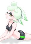  1girl ass bare_arms bare_shoulders bike_shorts black_shorts black_sports_bra bow-shaped_hair breasts cleavage closed_mouth collarbone eyelashes green_hair half-closed_eyes highres inkling koharu2.5 marie_(splatoon) medium_breasts navel pointy_ears red_pupils short_eyebrows short_hair shorts simple_background single_vertical_stripe smile solo splatoon_(series) sports_bra suction_cups tentacle_hair white_background yellow_eyes 