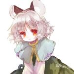  1girl animal_ear_fluff animal_ears biyon black_dress capelet commentary_request dress grey_hair long_sleeves looking_at_viewer medium_hair mouse_ears nazrin red_eyes shirt simple_background smile solo touhou twitter_username upper_body white_background white_shirt 
